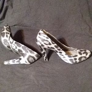 Silver & Black Satin Leopard Print 3.5" Kitten Heel Closed Toe Slip on Shoes (7)